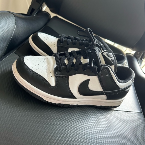 Nike Panda Dunks - Picture 4 of 5
